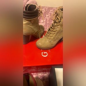 Guess boots